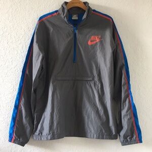 Men Nike Windbreaker jacket size L LIKE NEW